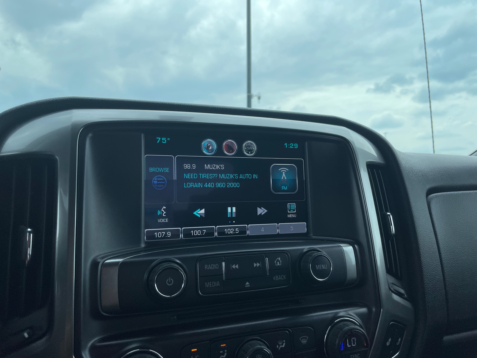 Thumbnail: 2015 Chevrolet Silverado 1500 - 4