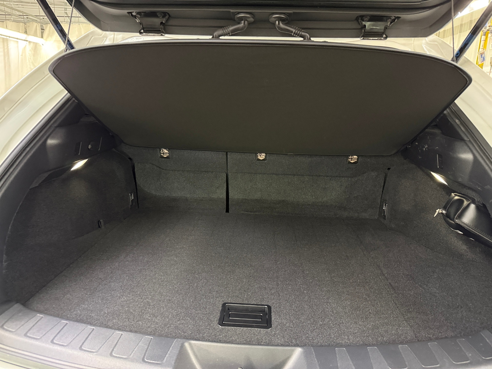 Thumbnail: 2021 Lexus UX - 6