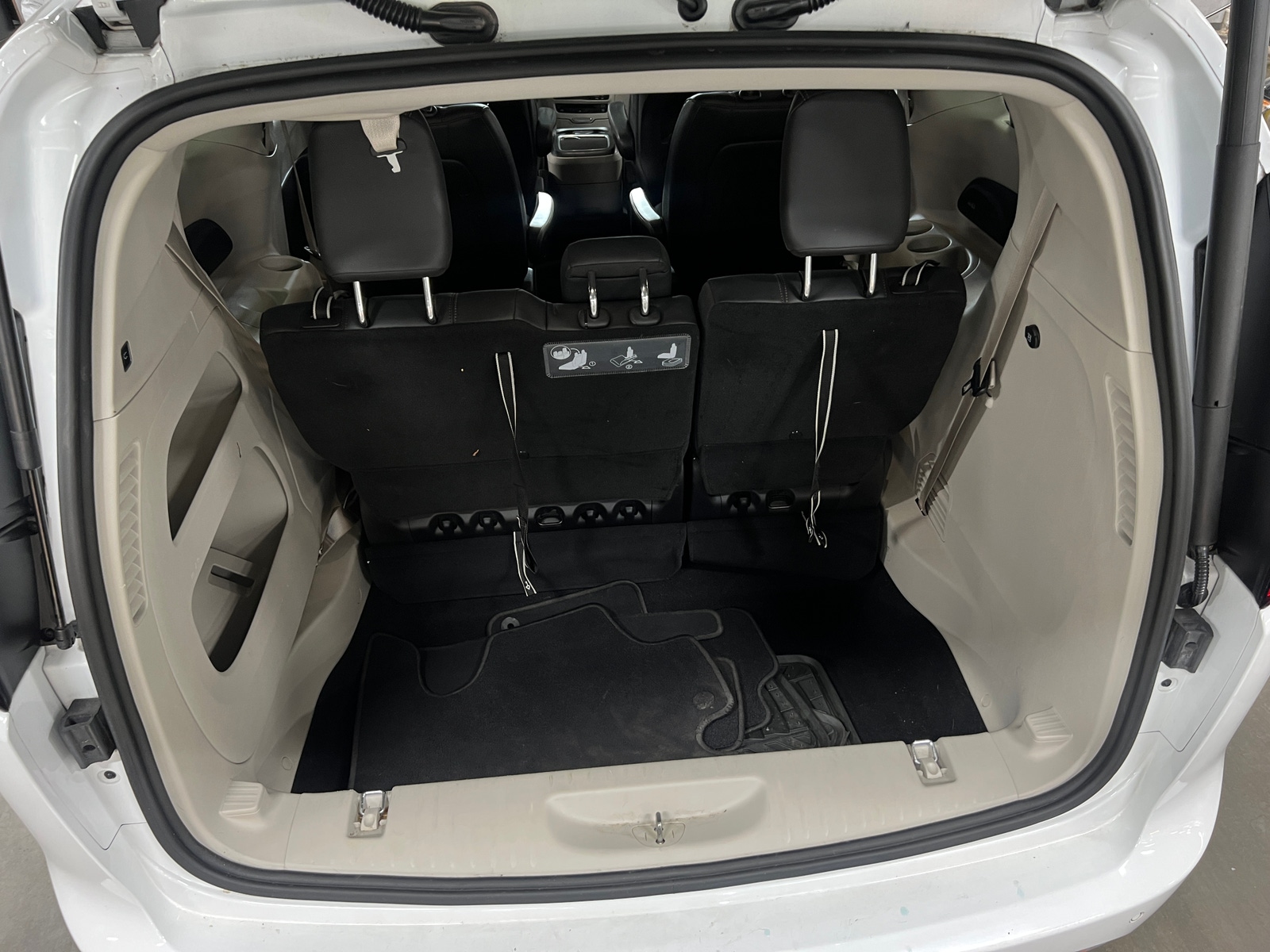 Thumbnail: 2020 Chrysler Pacifica - 6