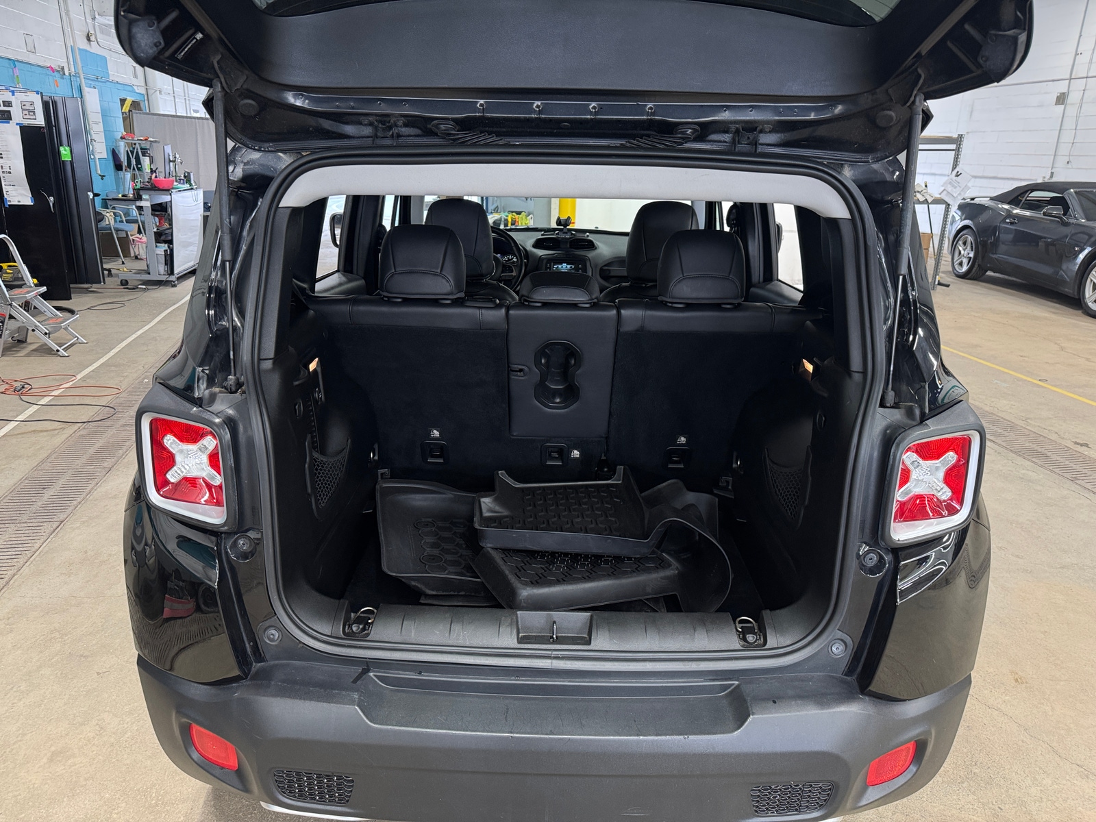 Thumbnail: 2016 Jeep Renegade - 6