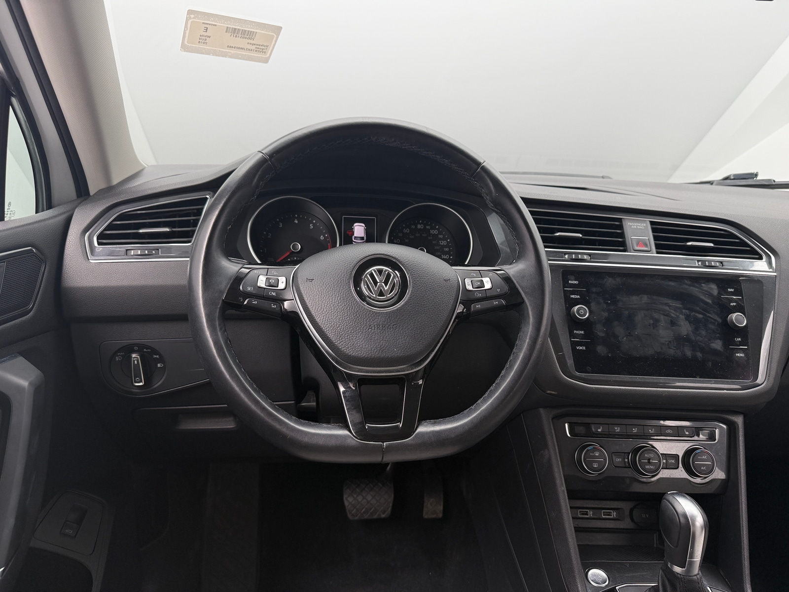 Thumbnail: 2018 Volkswagen Tiguan - 4