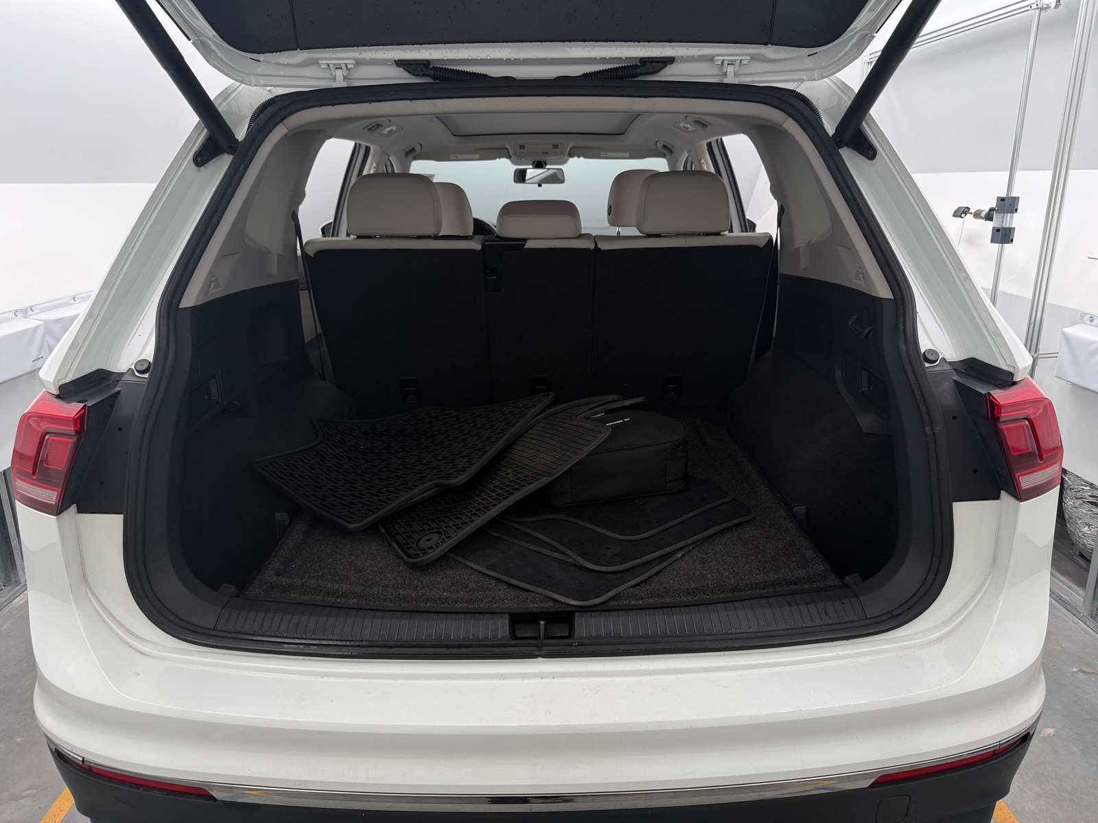 Thumbnail: 2018 Volkswagen Tiguan - 6