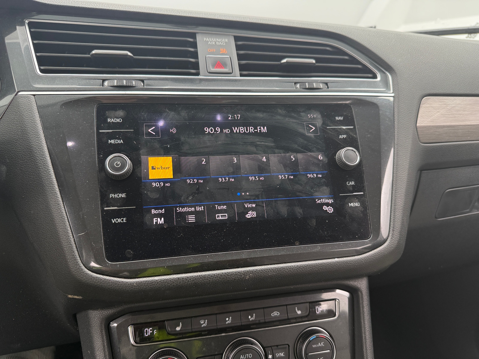 Thumbnail: 2018 Volkswagen Tiguan - 3