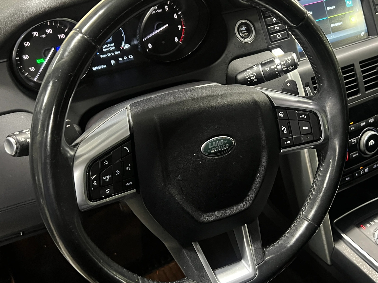 Thumbnail: 2017 Land Rover Discovery Sport - 4