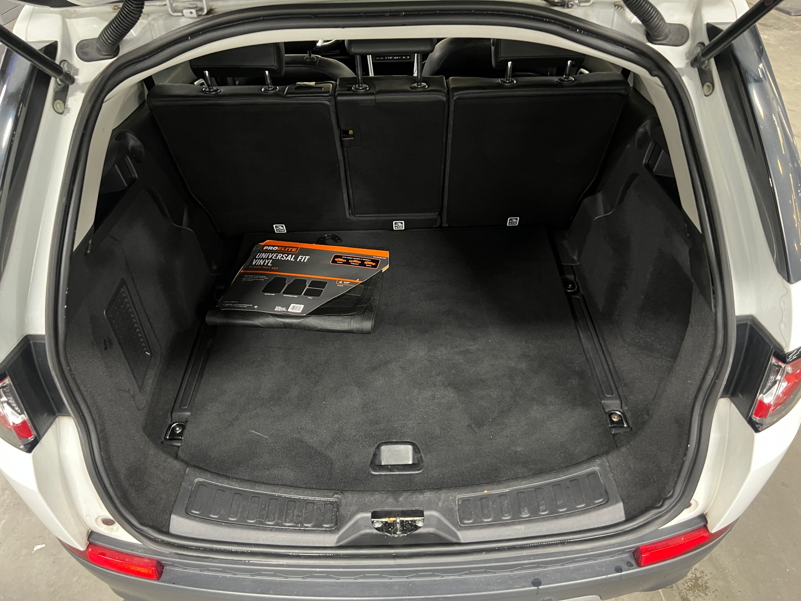 Thumbnail: 2017 Land Rover Discovery Sport - 6