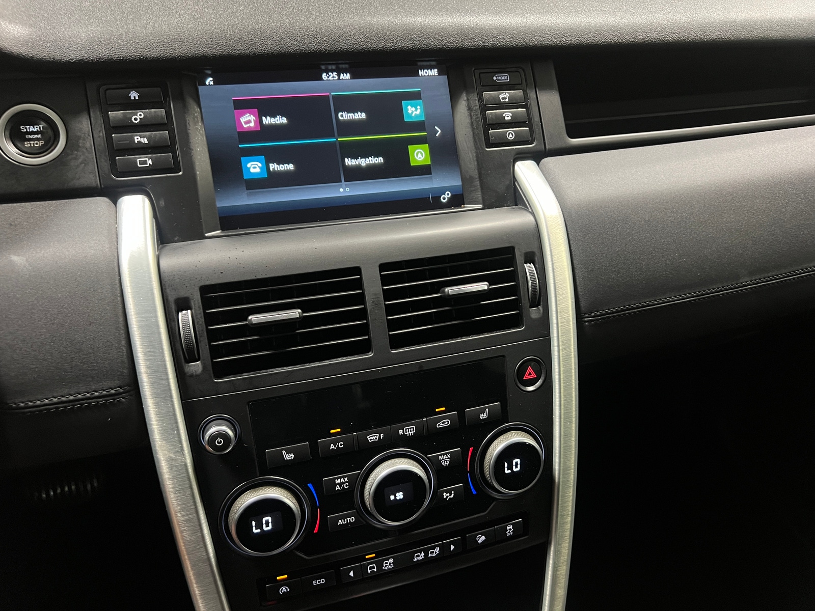 Thumbnail: 2017 Land Rover Discovery Sport - 3