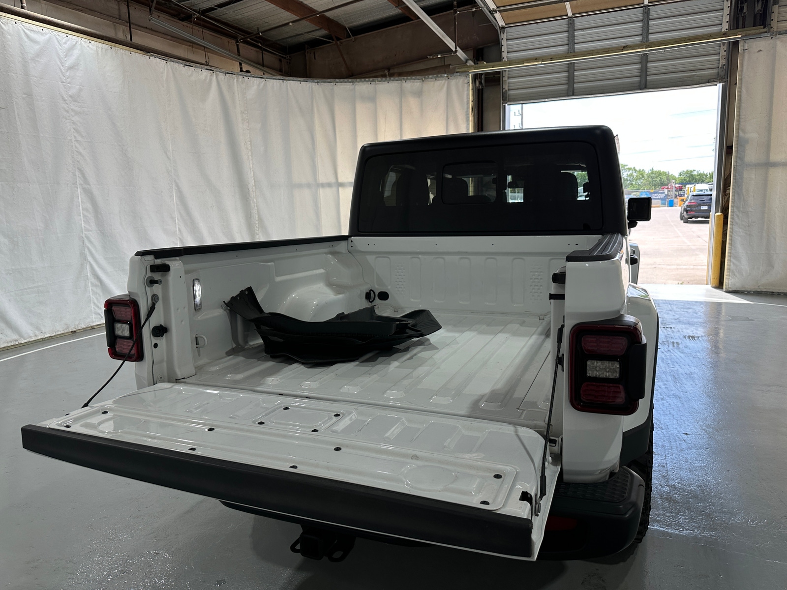 Thumbnail: 2024 Jeep Gladiator - 7