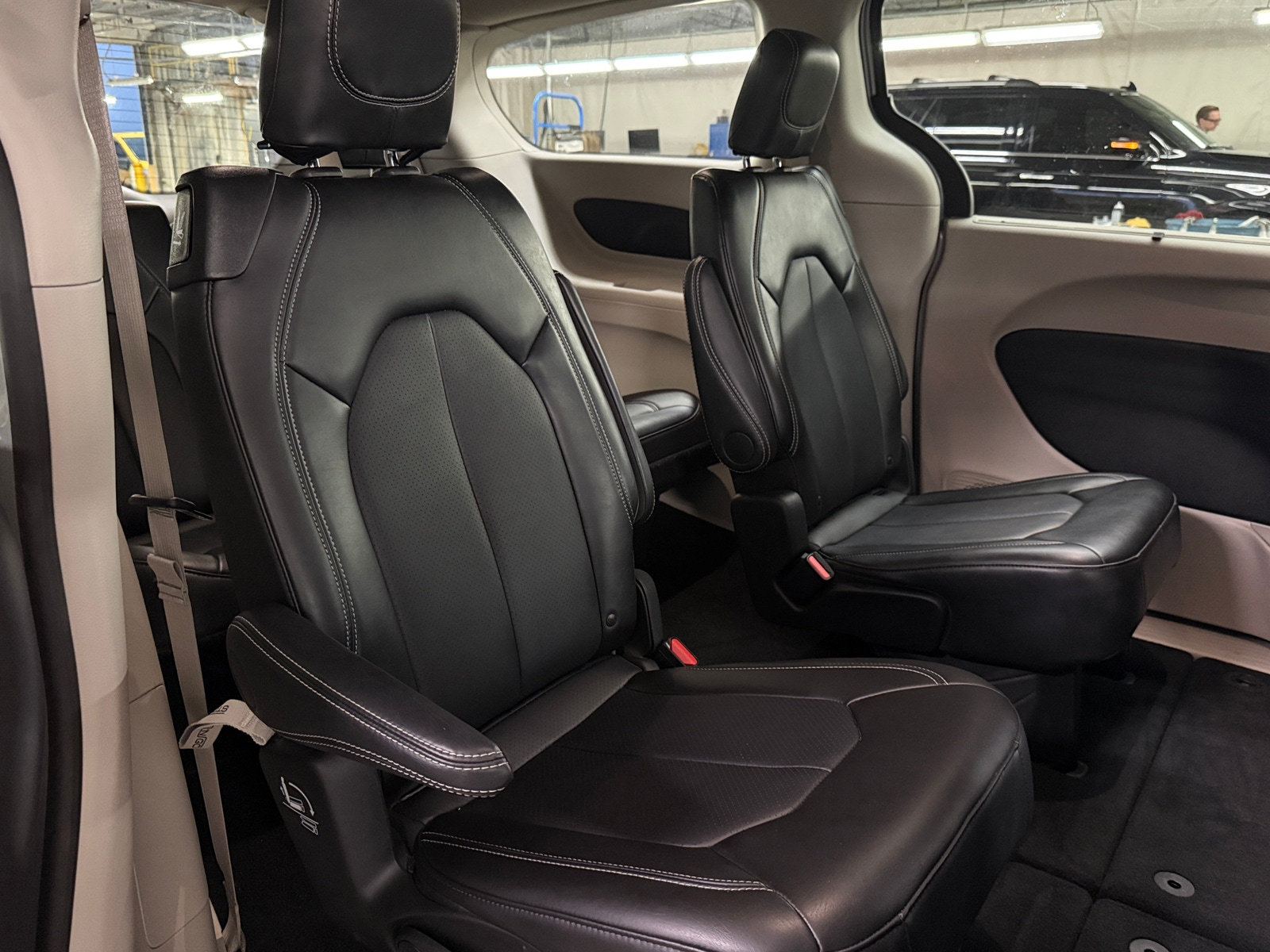 Thumbnail: 2024 Chrysler Pacifica - 5