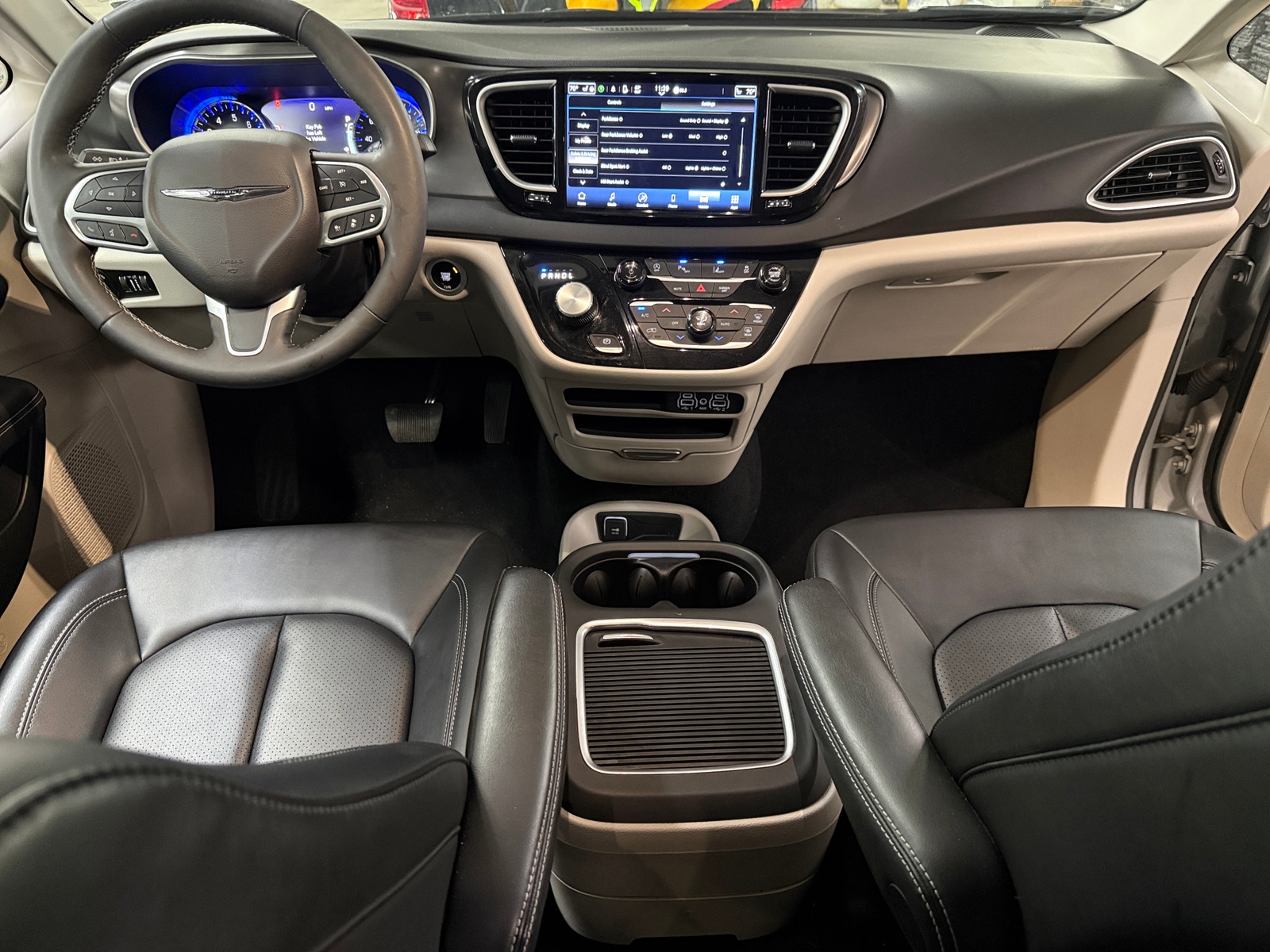 Thumbnail: 2024 Chrysler Pacifica - 2