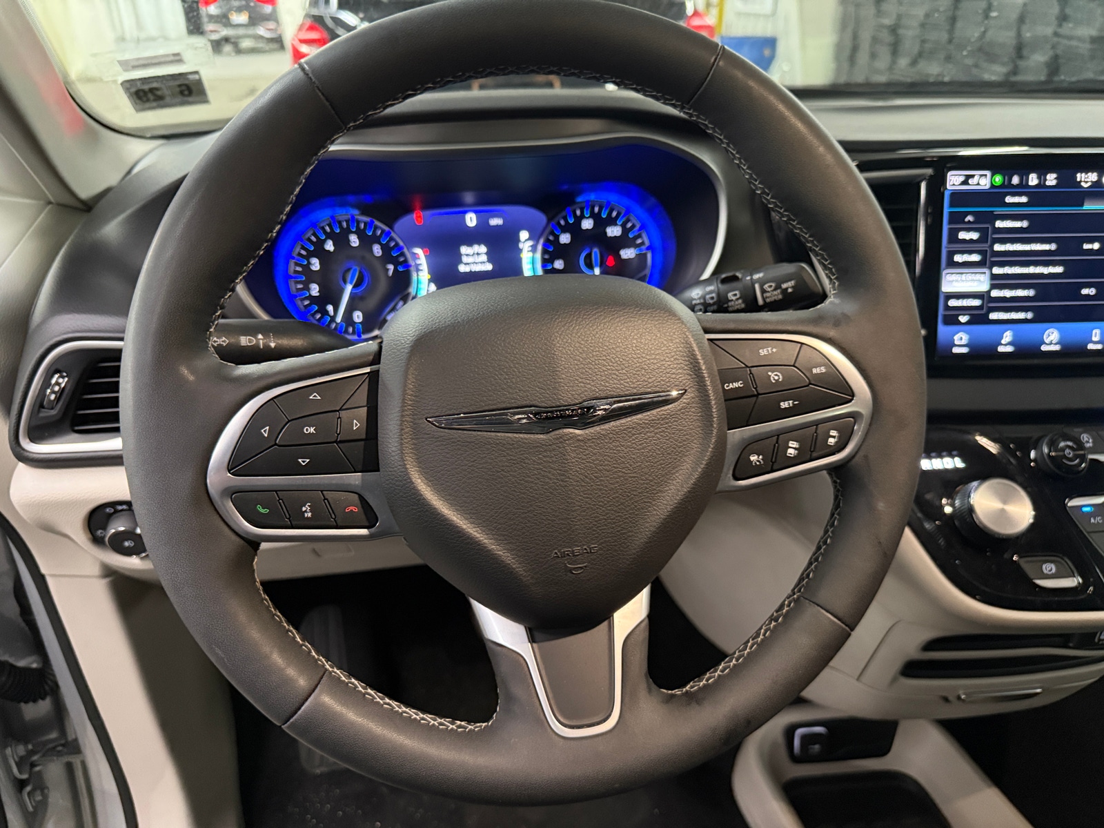 Thumbnail: 2024 Chrysler Pacifica - 4