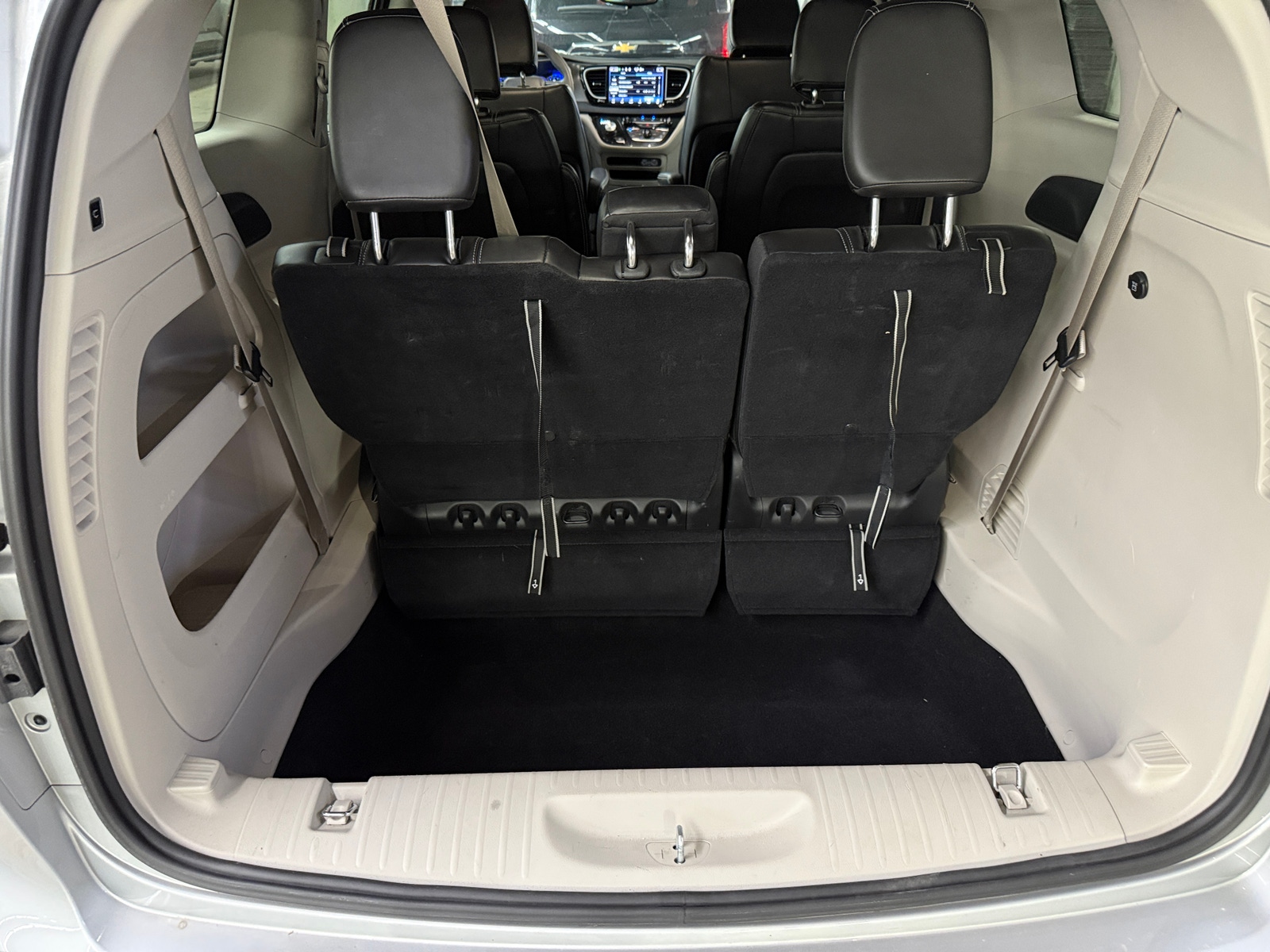 Thumbnail: 2024 Chrysler Pacifica - 6