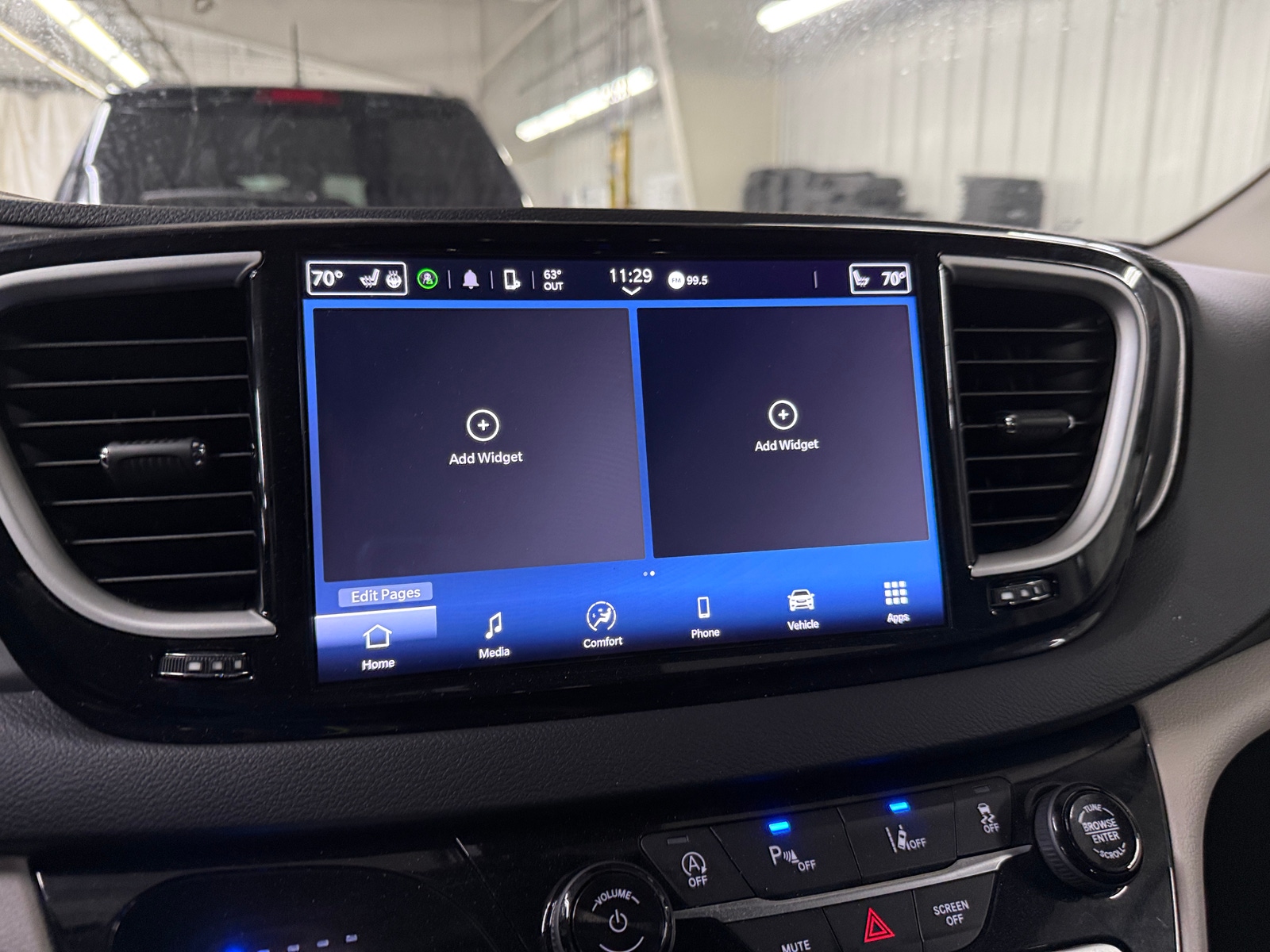 Thumbnail: 2024 Chrysler Pacifica - 3