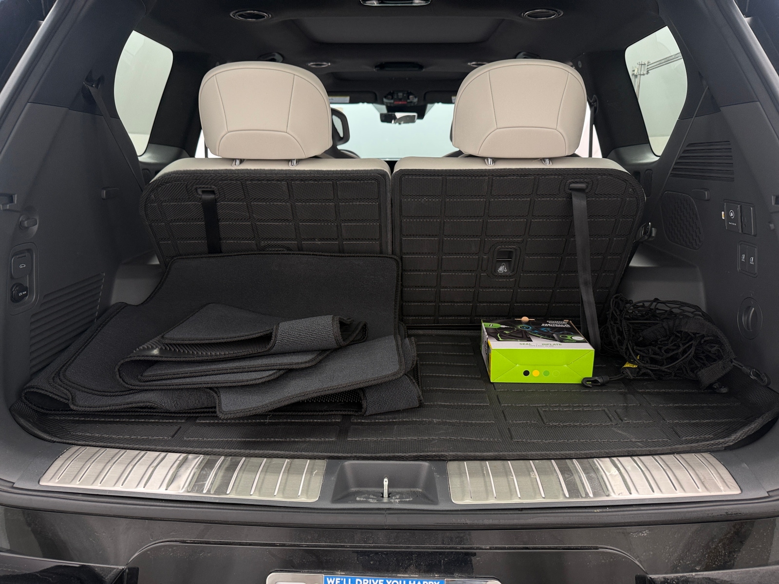 Thumbnail: 2024 Kia EV9 - 6