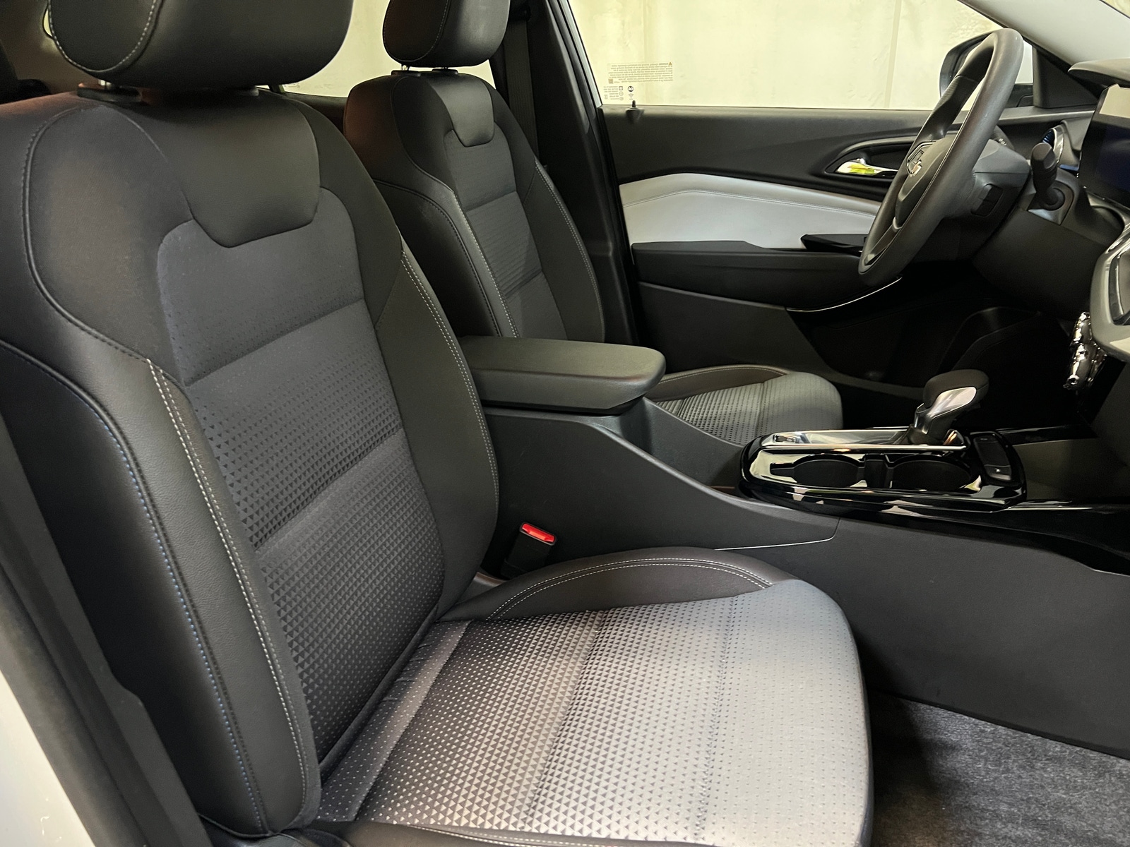 Thumbnail: 2025 Chevrolet Trax - 2