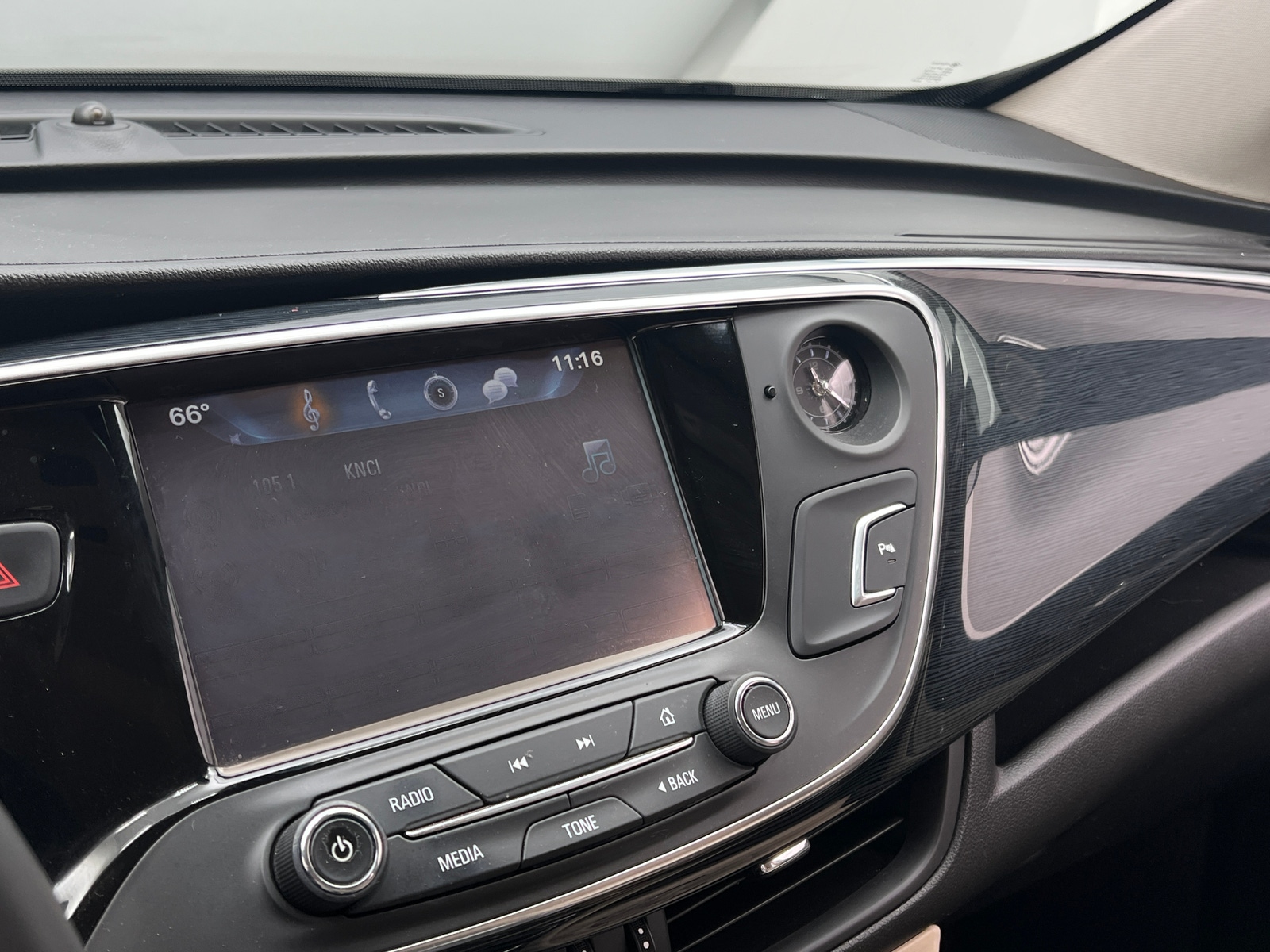 Thumbnail: 2017 Buick Envision - 4