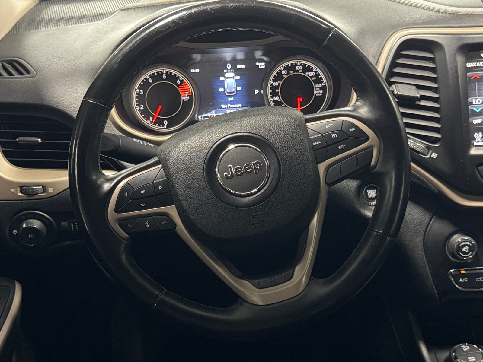 Thumbnail: 2018 Jeep Cherokee - 4