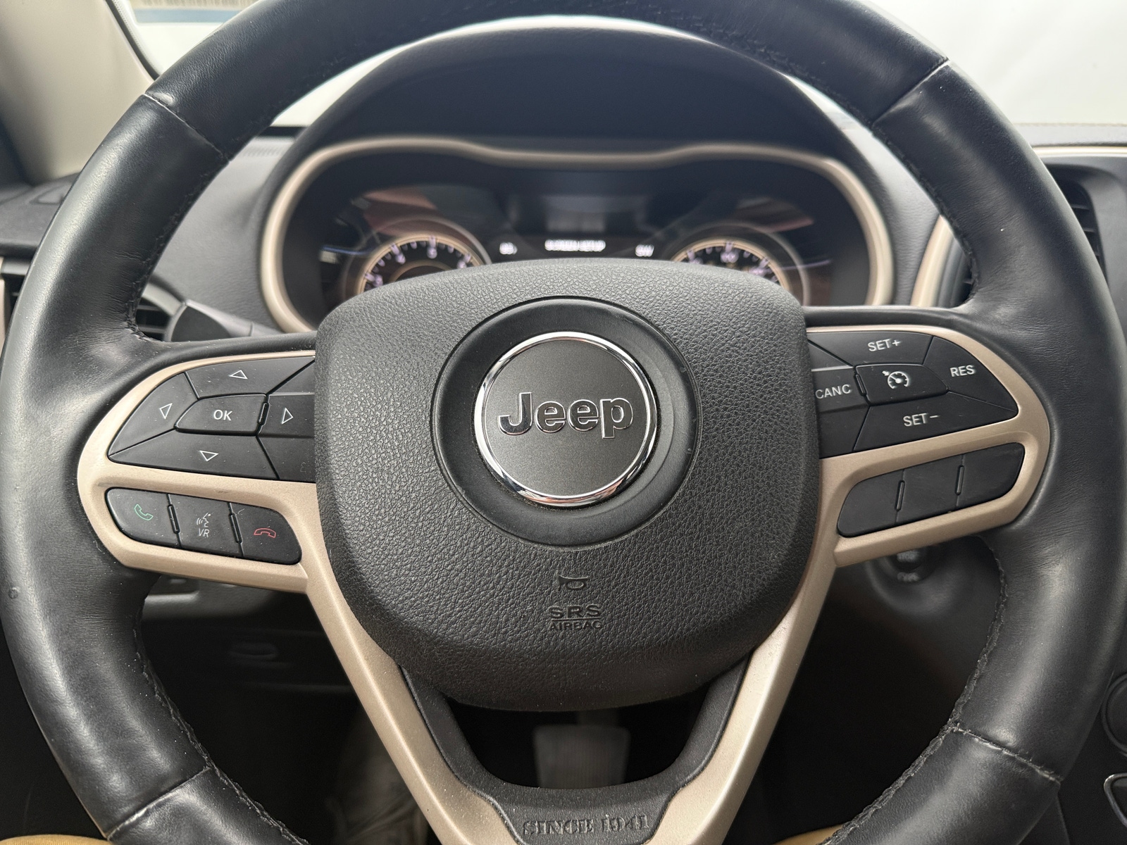 Thumbnail: 2017 Jeep Cherokee - 4