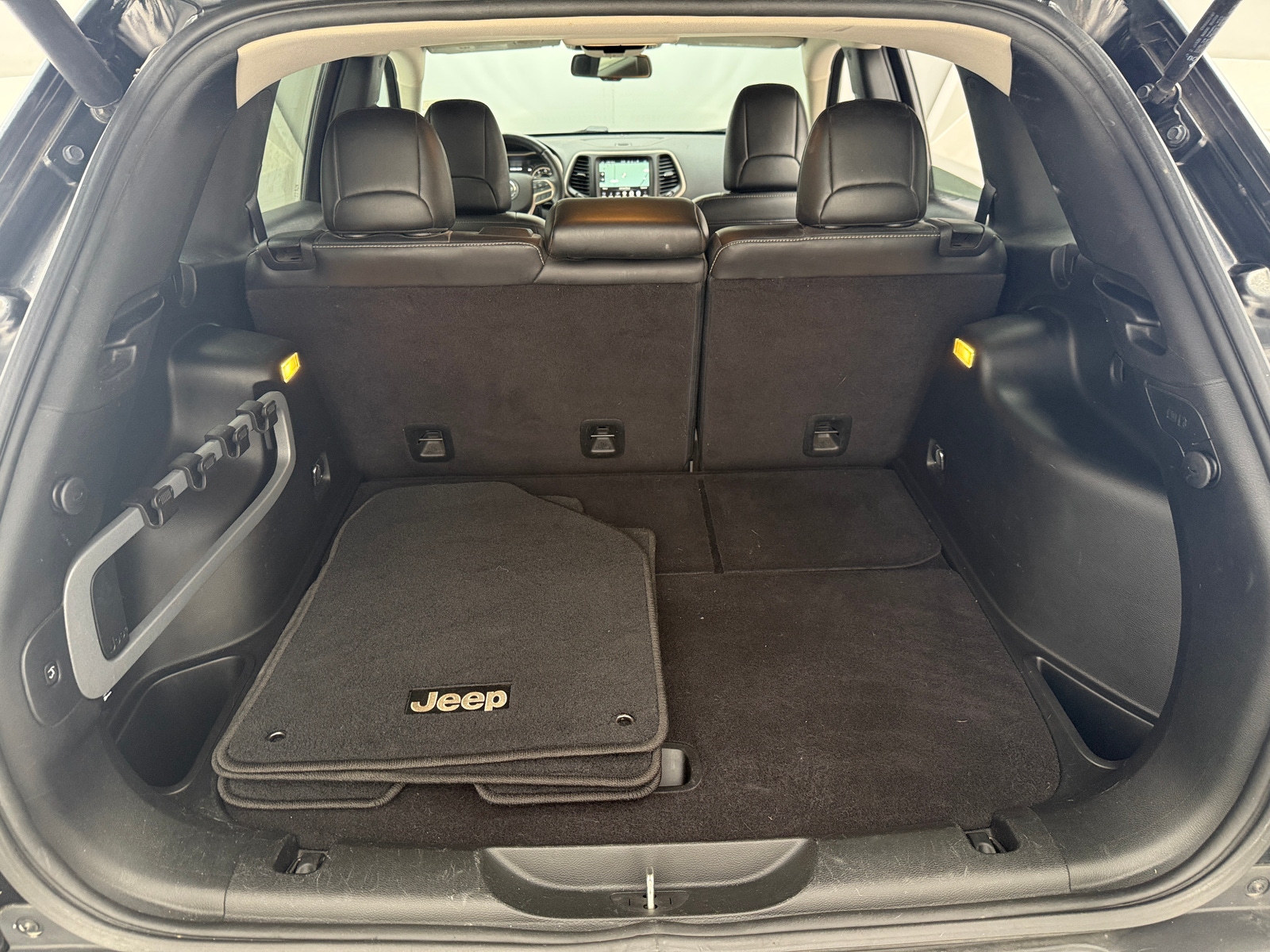 Thumbnail: 2017 Jeep Cherokee - 6