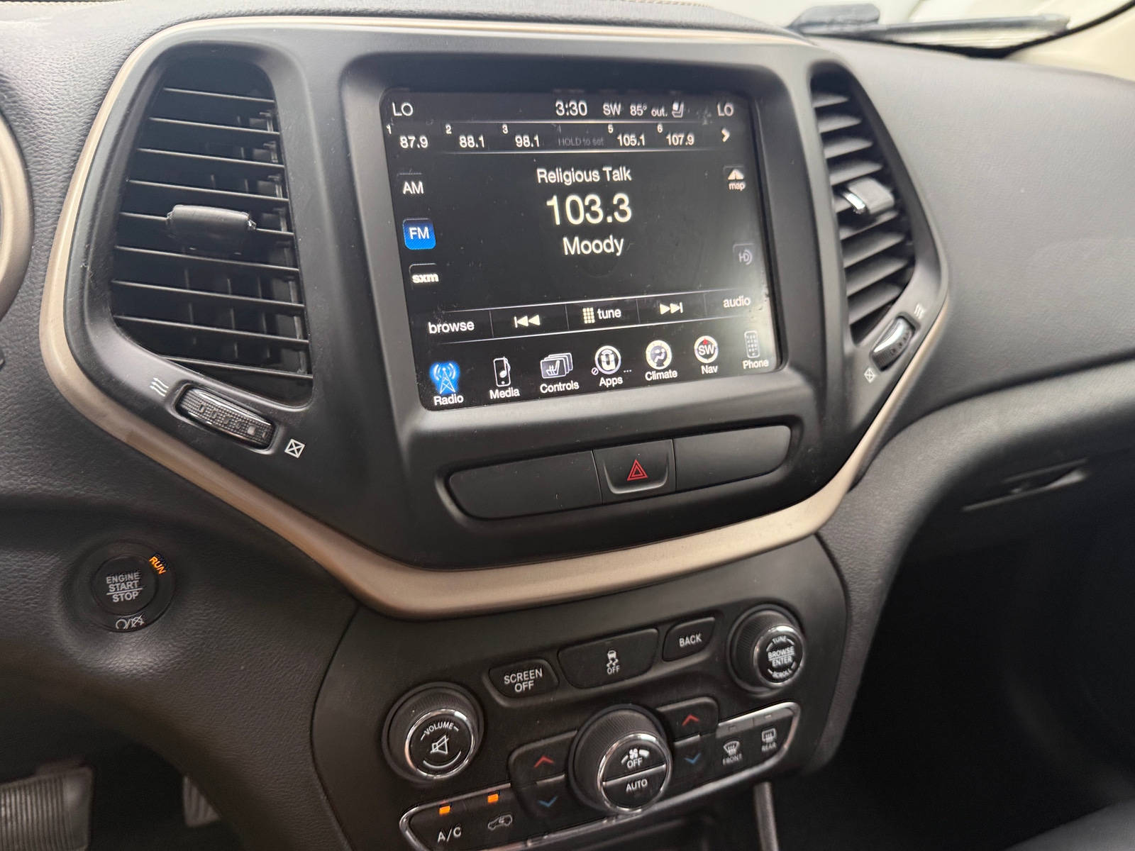 Thumbnail: 2017 Jeep Cherokee - 3