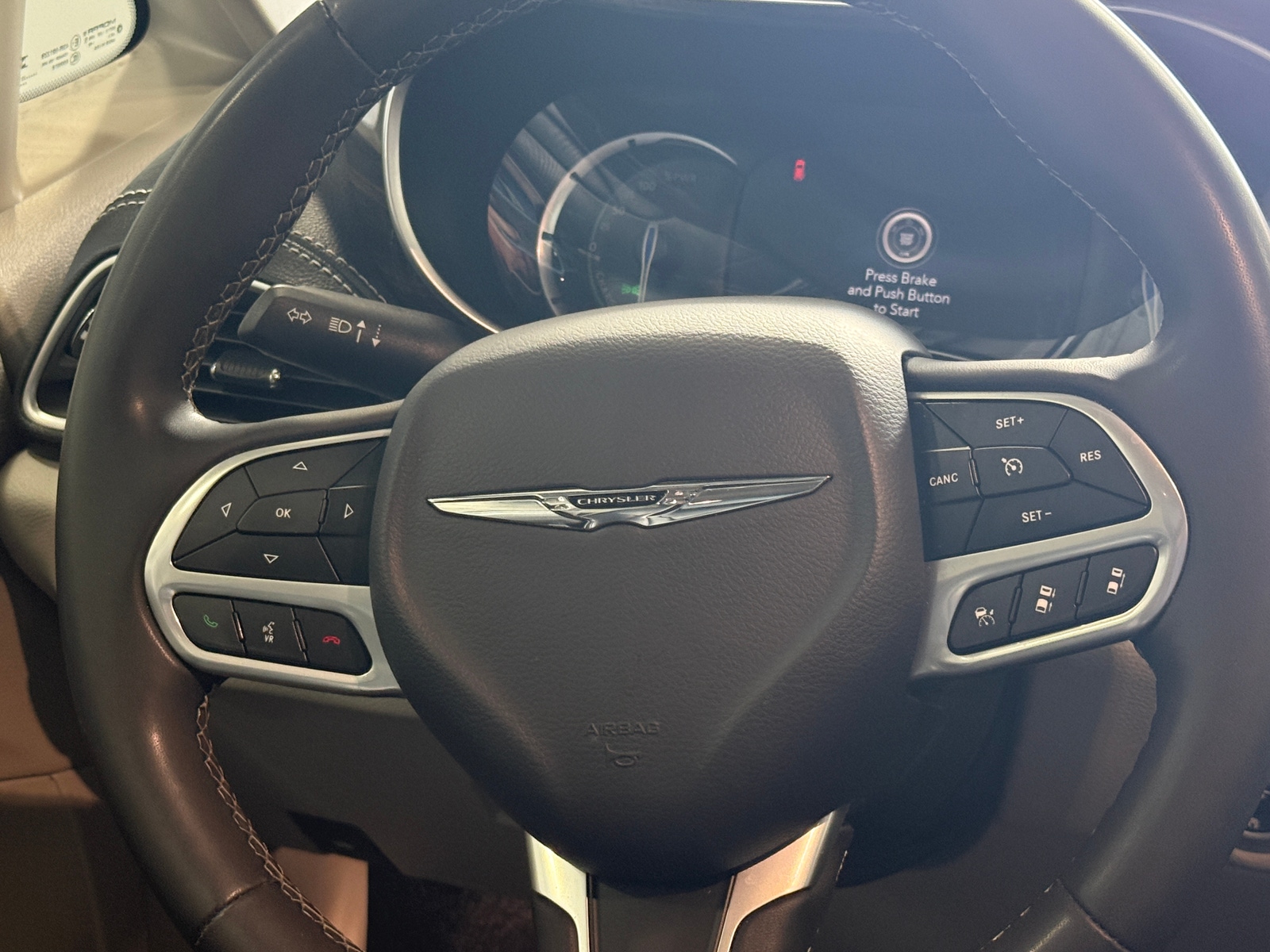 Thumbnail: 2023 Chrysler Pacifica - 4