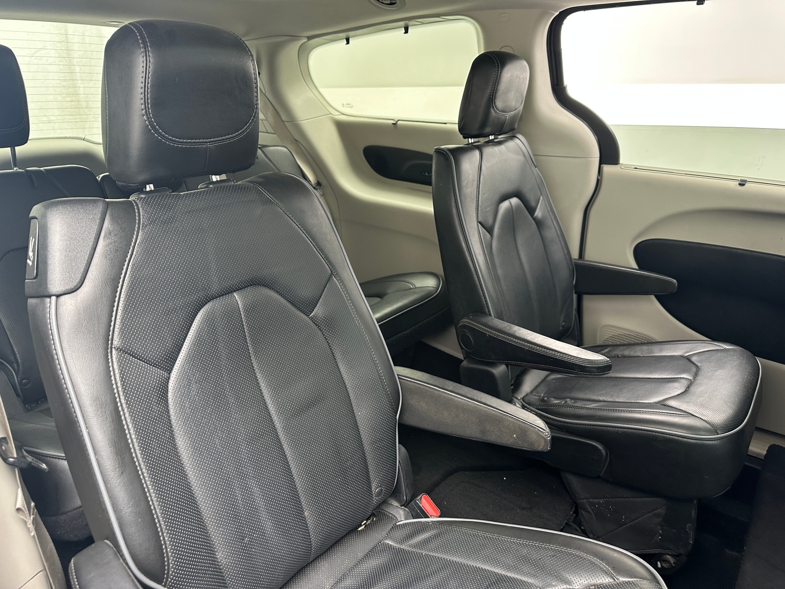 Thumbnail: 2018 Chrysler Pacifica - 5