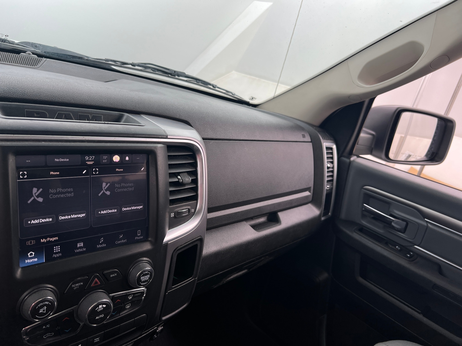 Thumbnail: 2023 RAM 1500 Classic - 4