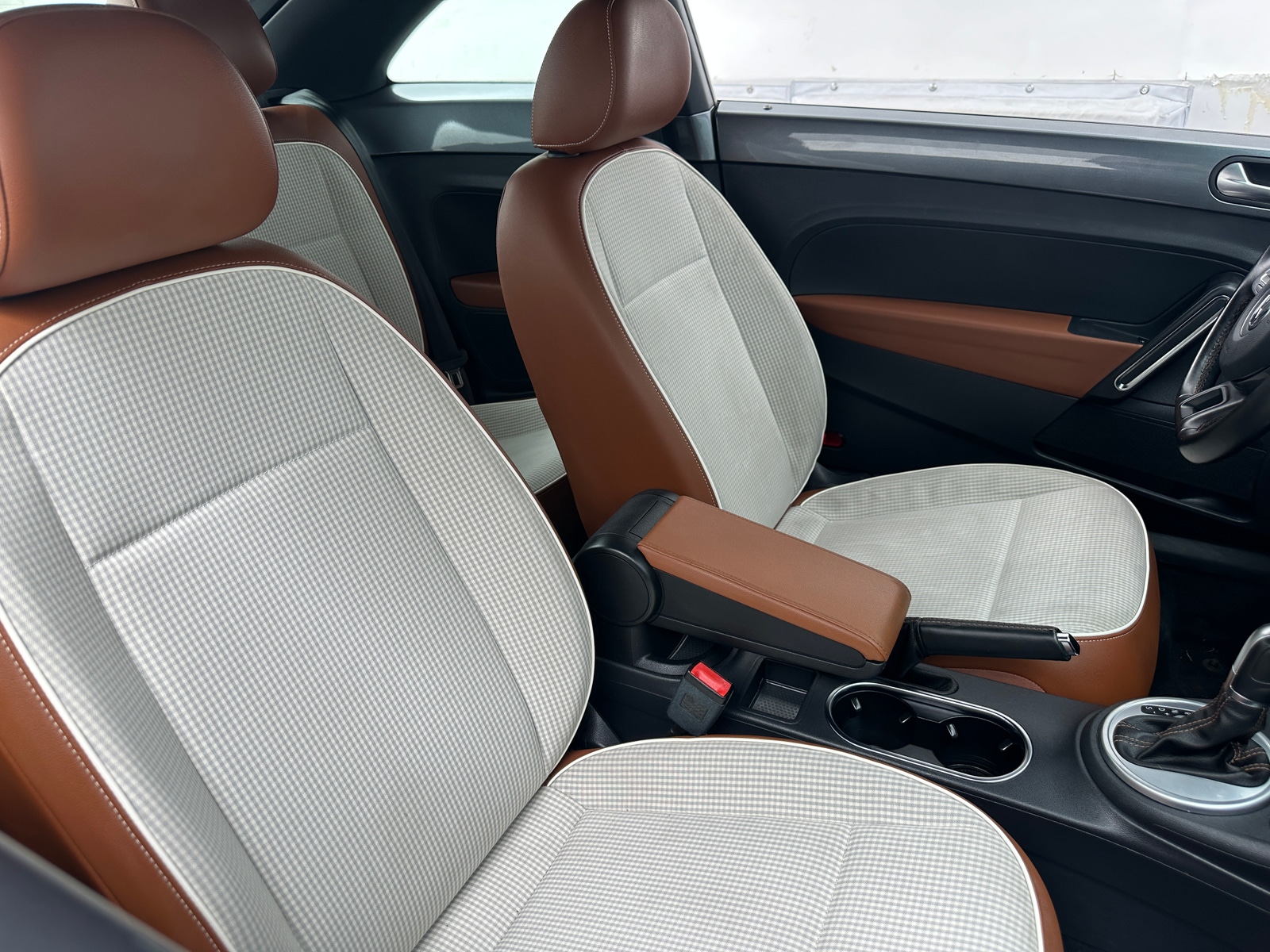 Thumbnail: 2016 Volkswagen Beetle - 2
