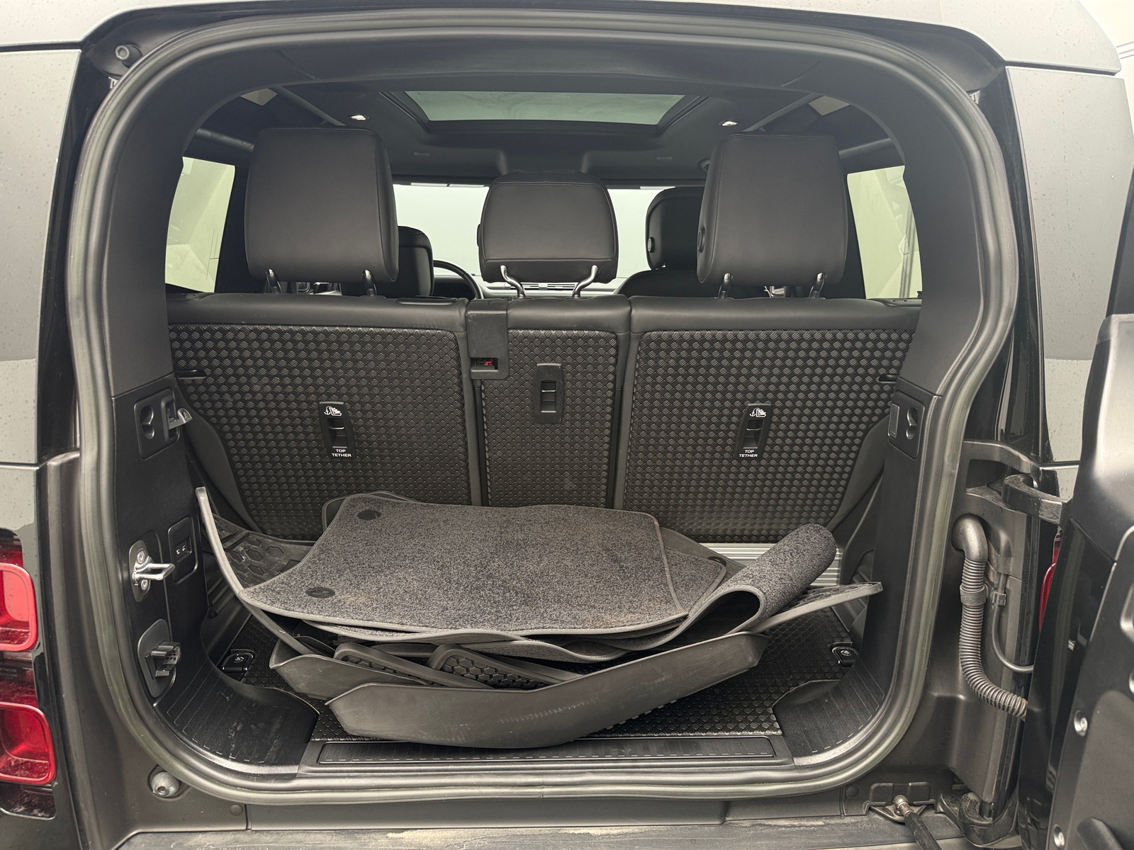 Thumbnail: 2023 Land Rover Defender - 6