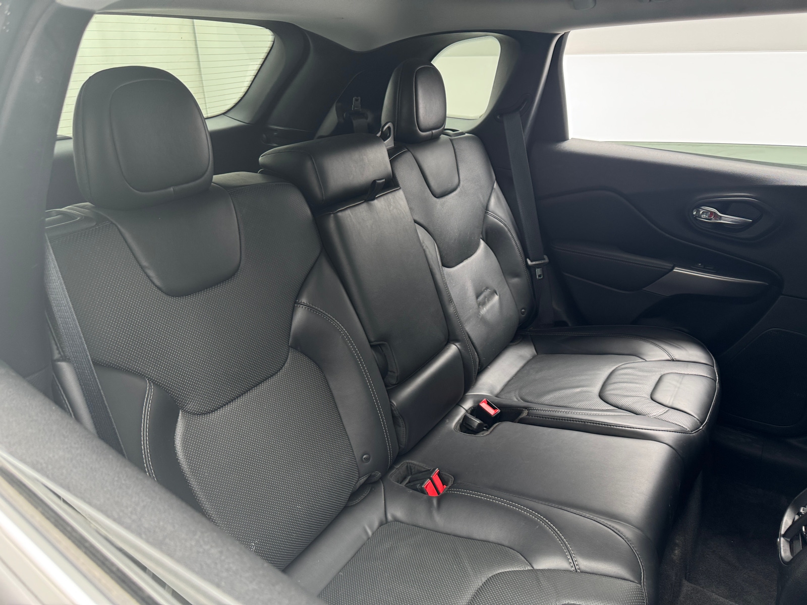 Thumbnail: 2019 Jeep Cherokee - 5