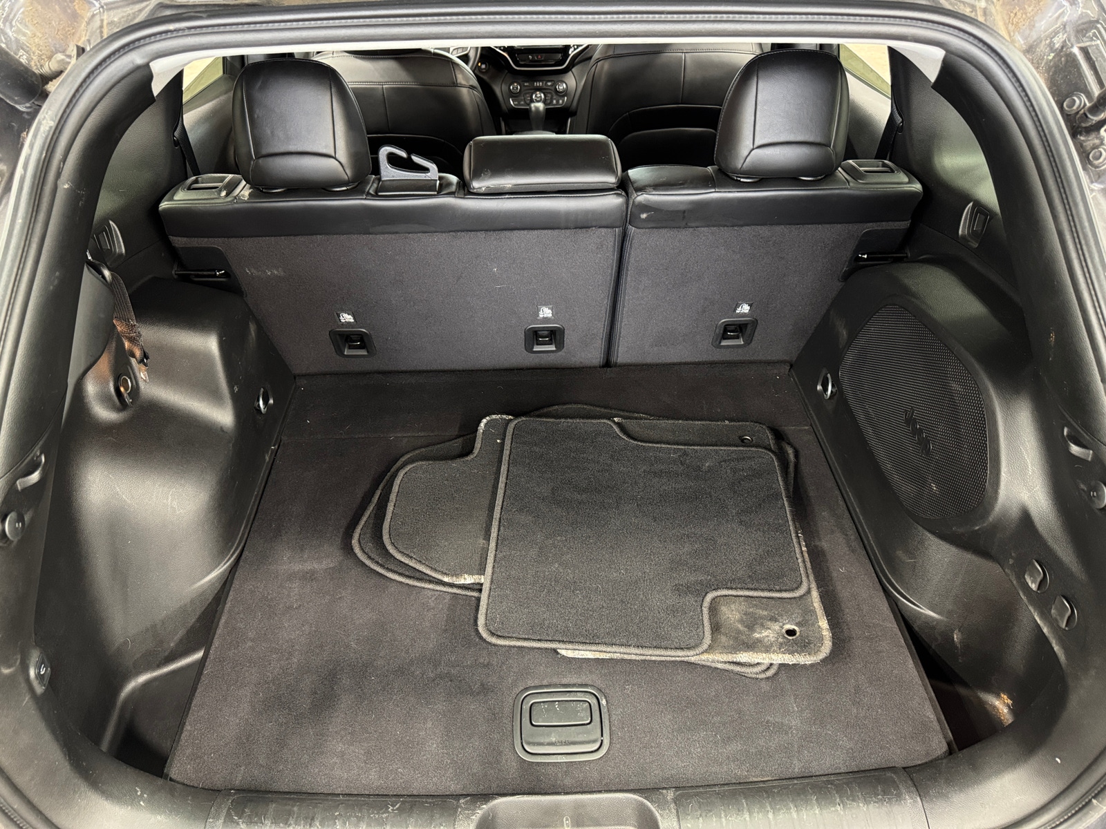 Thumbnail: 2019 Jeep Cherokee - 6