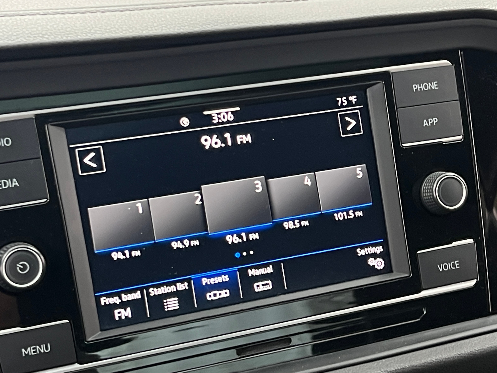 Thumbnail: 2021 Volkswagen Jetta - 3