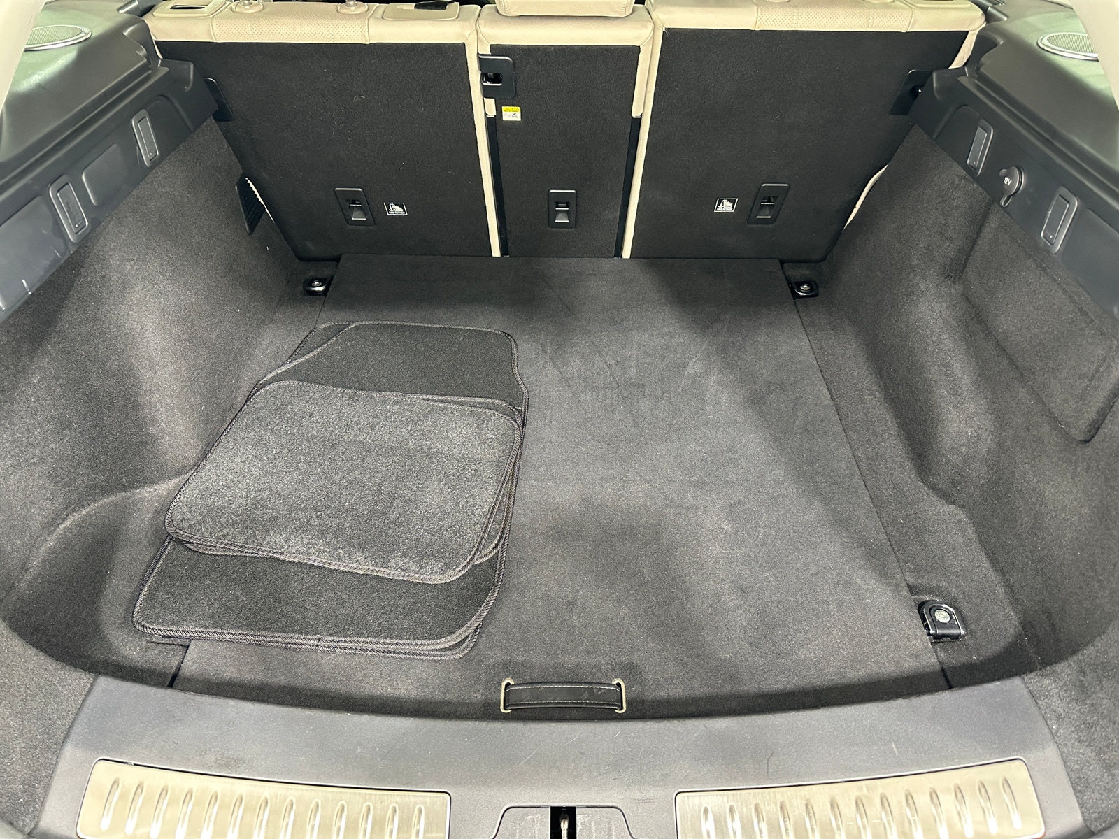 Thumbnail: 2018 Land Rover Range Rover Velar - 6