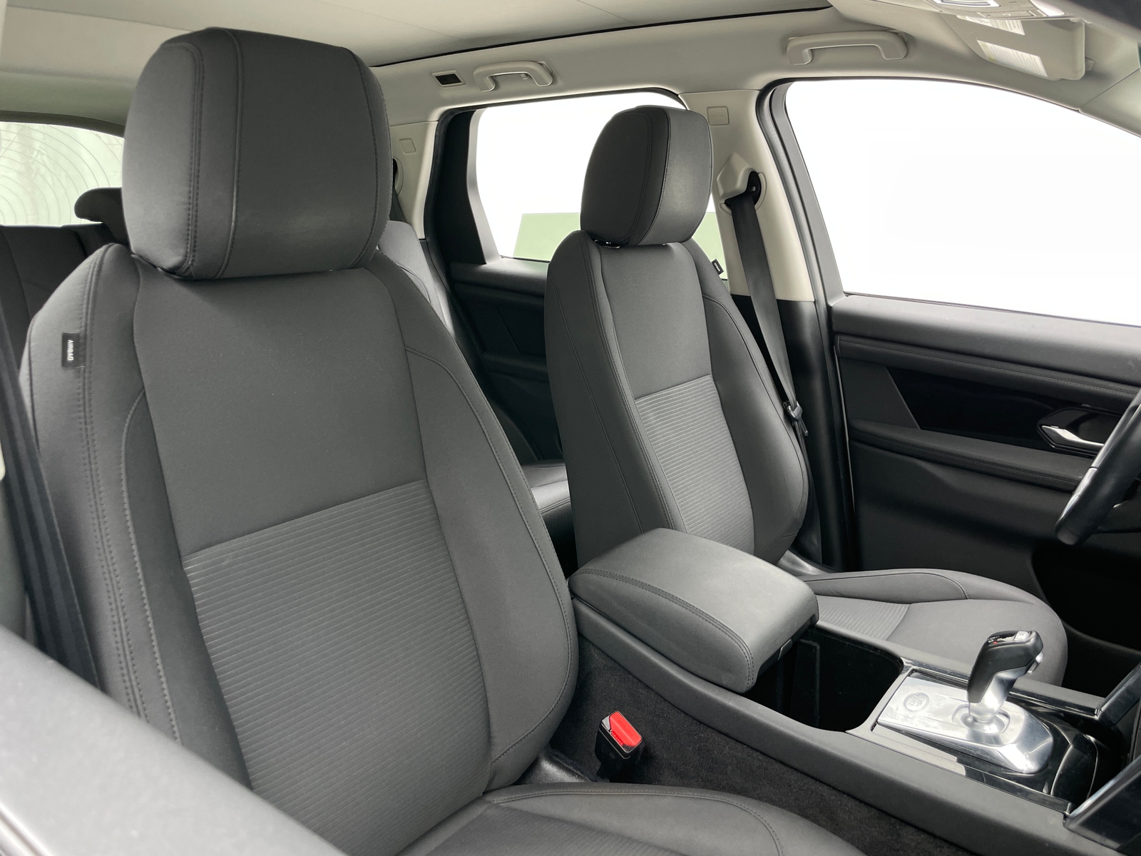 Thumbnail: 2020 Land Rover Discovery Sport - 2