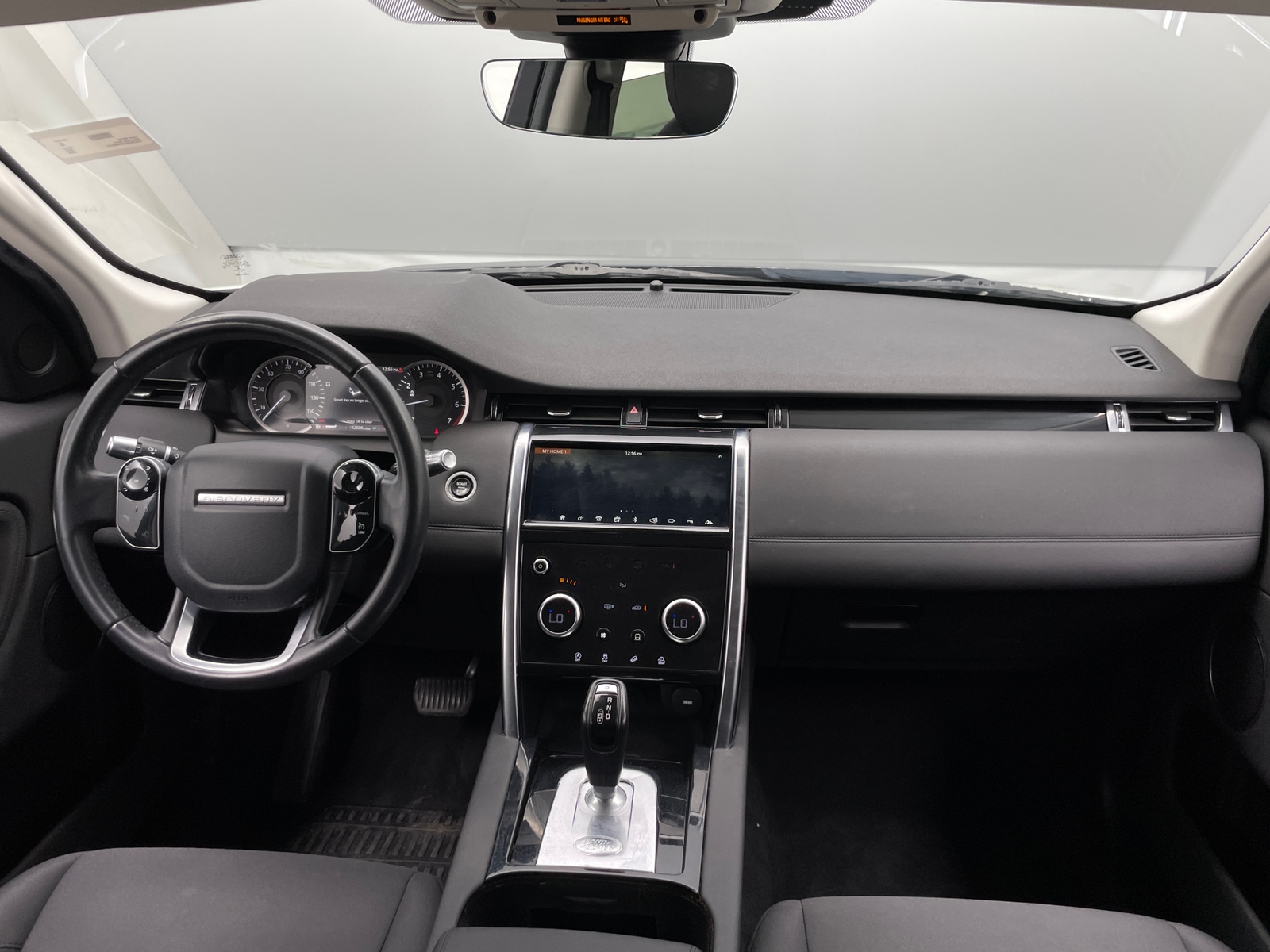 Thumbnail: 2020 Land Rover Discovery Sport - 3