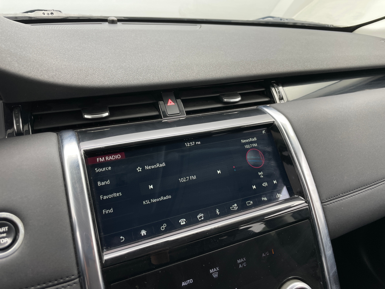 Thumbnail: 2020 Land Rover Discovery Sport - 4