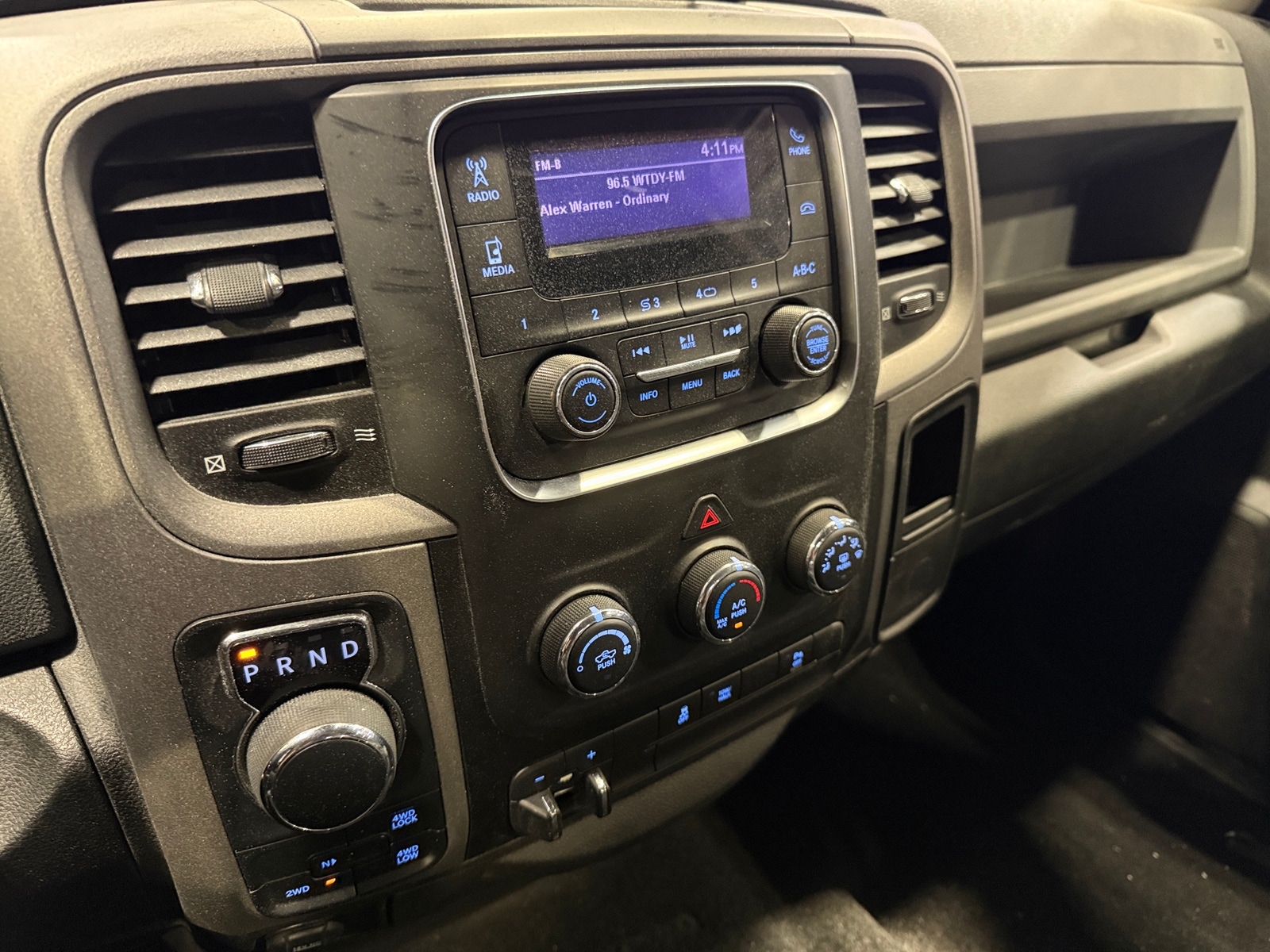 Thumbnail: 2019 RAM 1500 Classic - 3