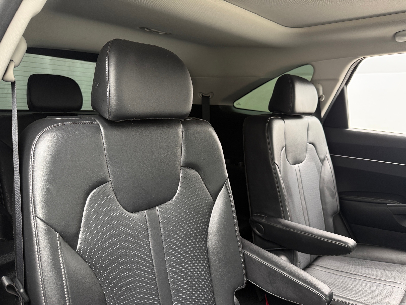 Thumbnail: 2023 Kia Sorento - 5