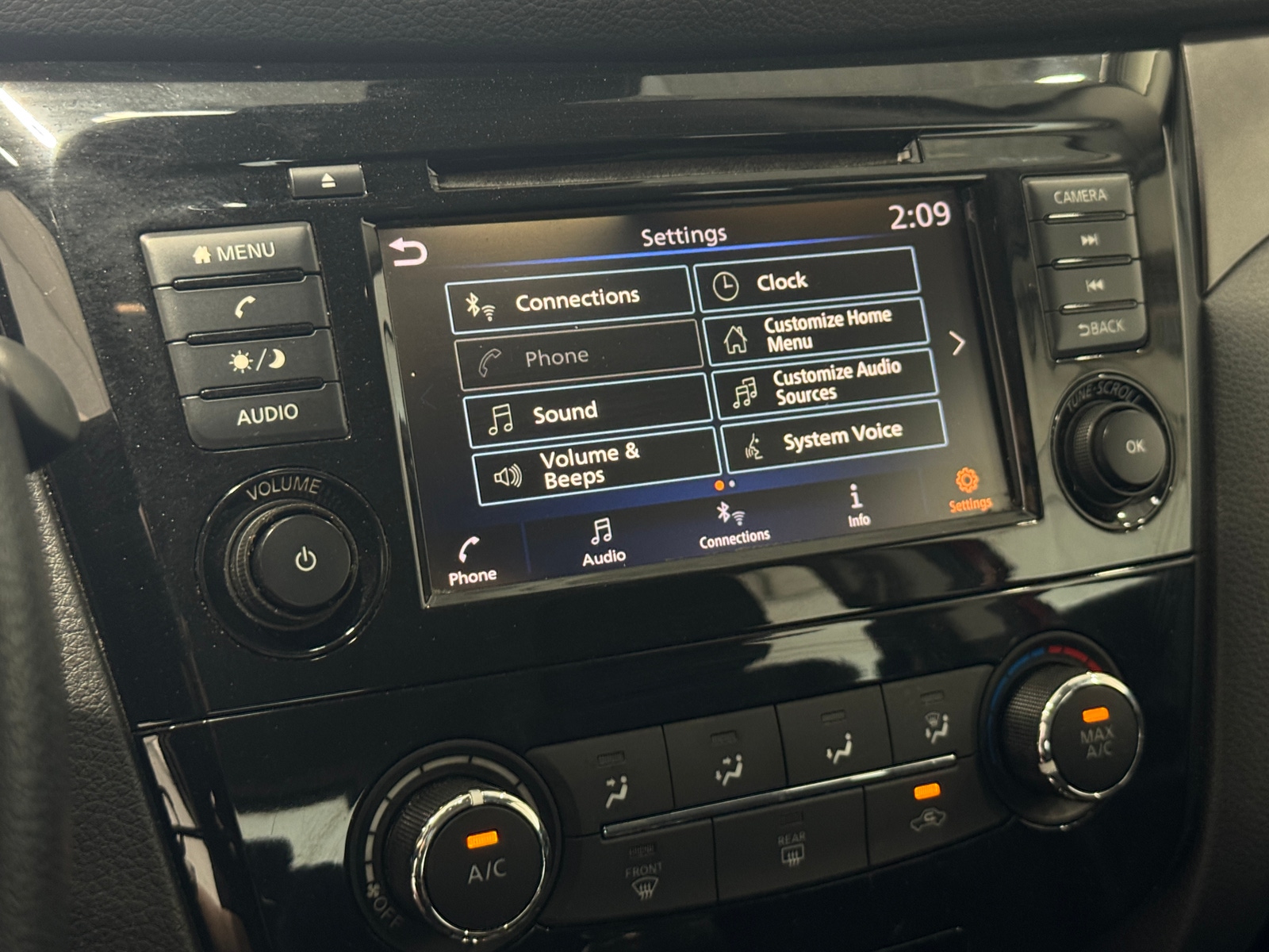 Thumbnail: 2021 Nissan Rogue Sport - 4