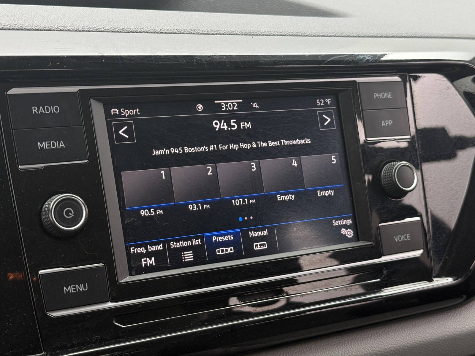 Thumbnail: 2022 Volkswagen Taos - 4