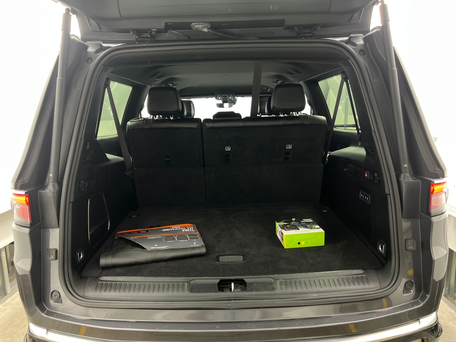 Thumbnail: 2024 Jeep Wagoneer - 6