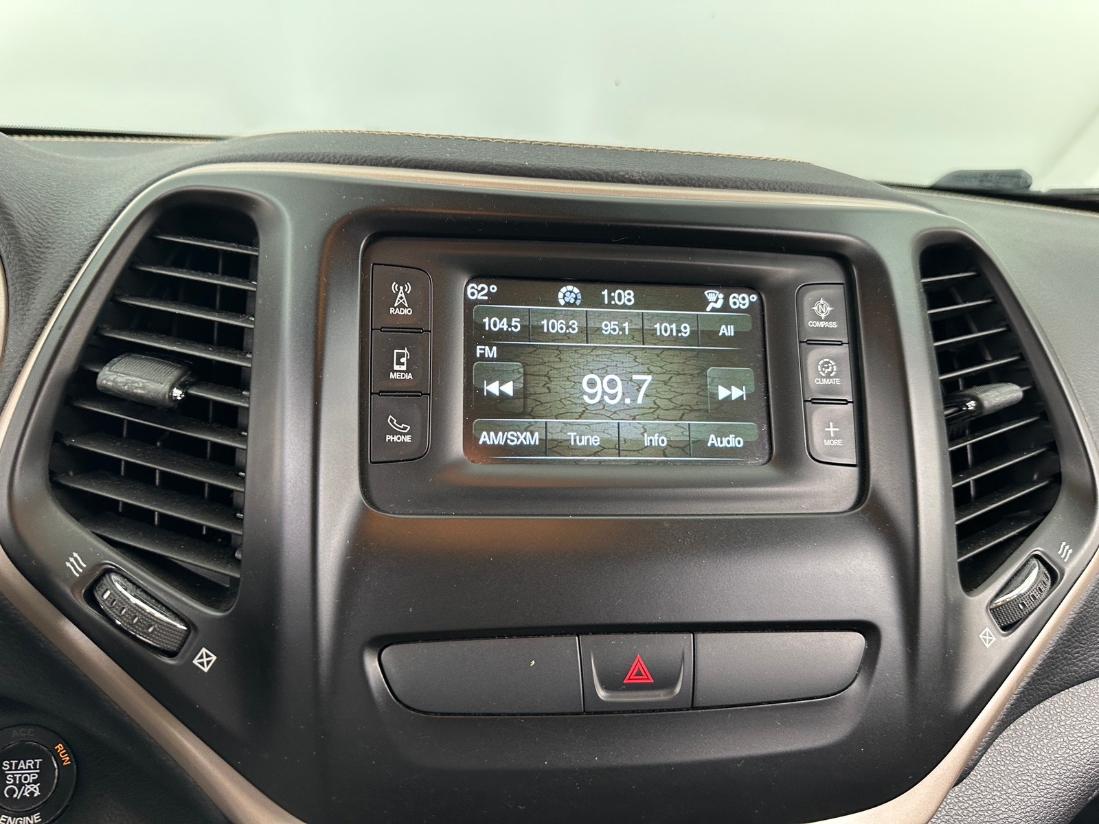 Thumbnail: 2016 Jeep Cherokee - 4