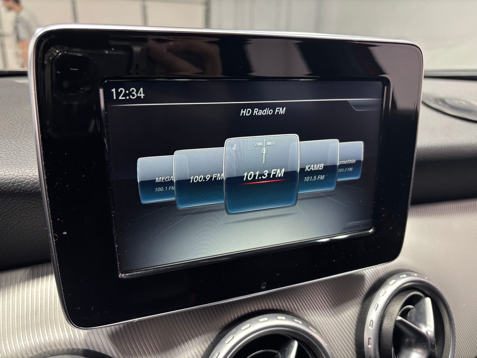 Thumbnail: 2017 Mercedes-Benz GLA - 3