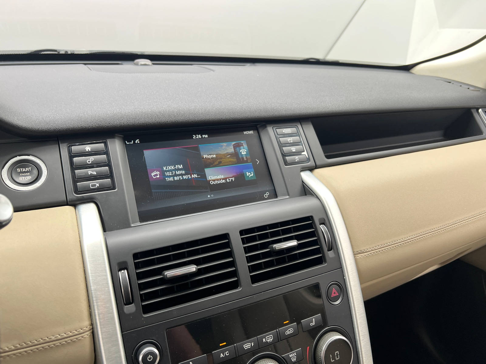 Thumbnail: 2019 Land Rover Discovery Sport - 3