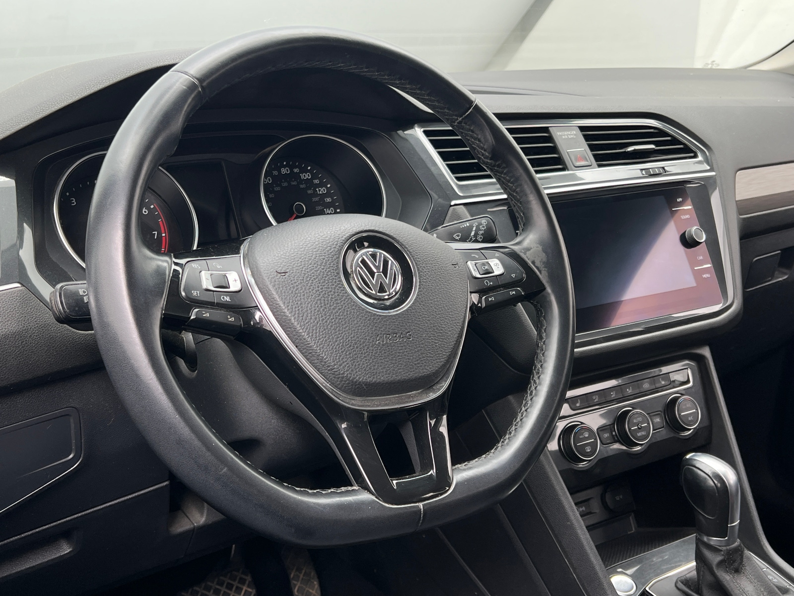 Thumbnail: 2018 Volkswagen Tiguan - 4