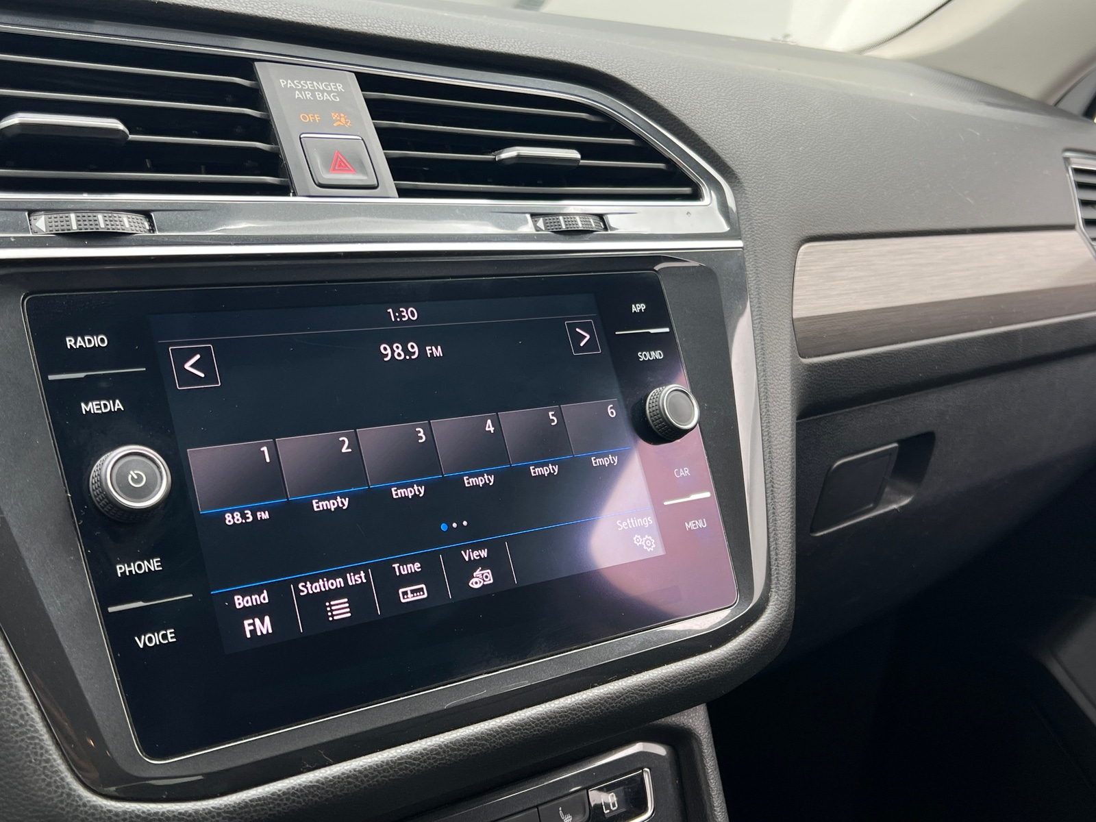 Thumbnail: 2018 Volkswagen Tiguan - 3