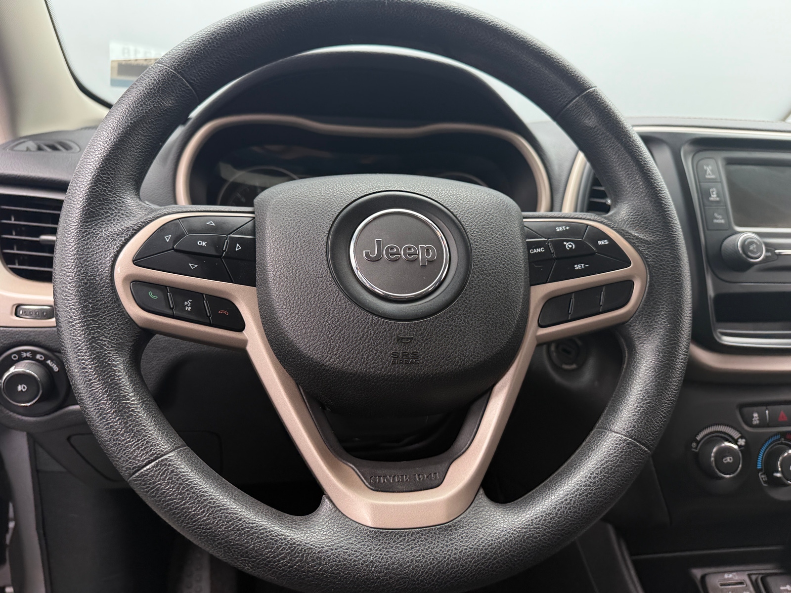 Thumbnail: 2018 Jeep Cherokee - 5