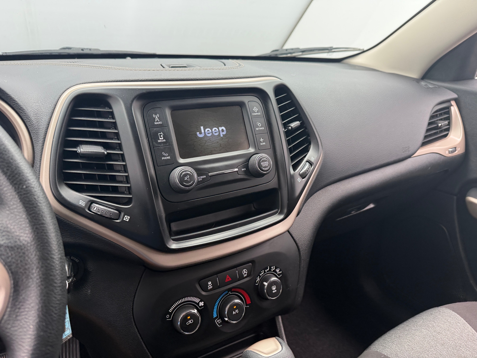 Thumbnail: 2018 Jeep Cherokee - 4