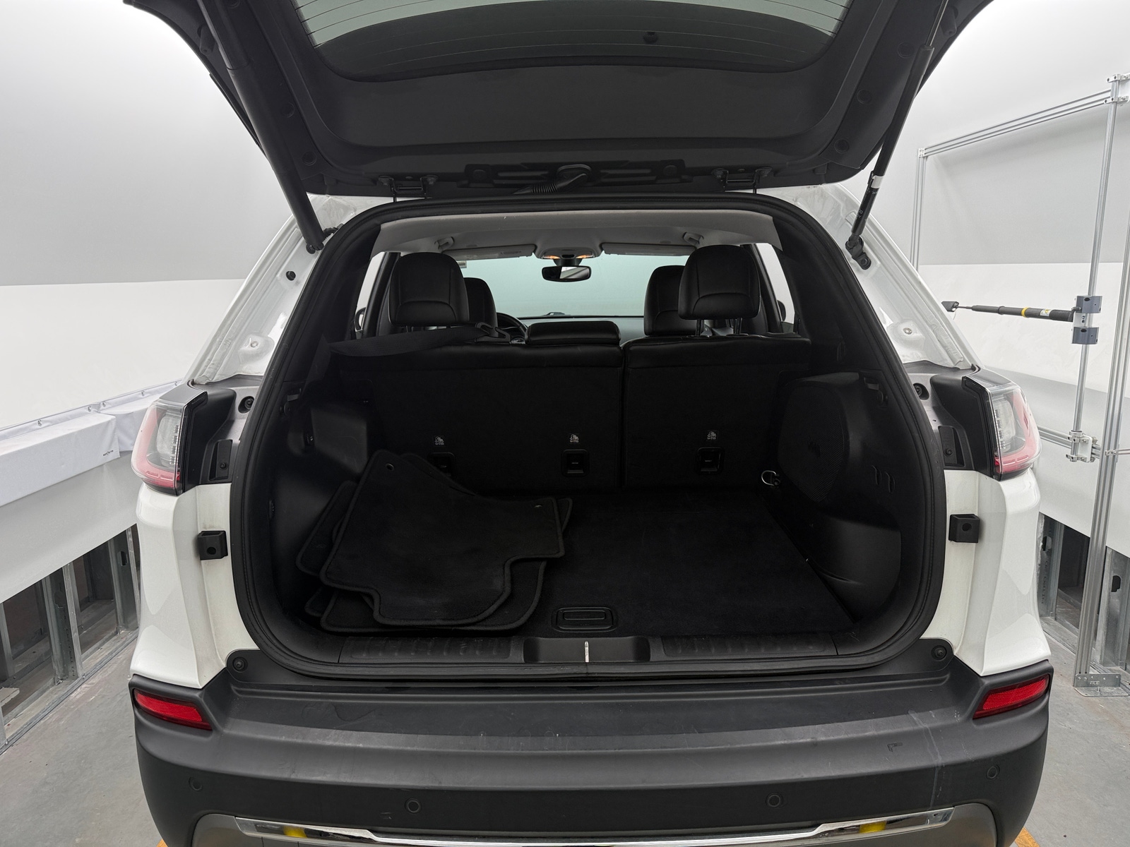 Thumbnail: 2019 Jeep Cherokee - 6