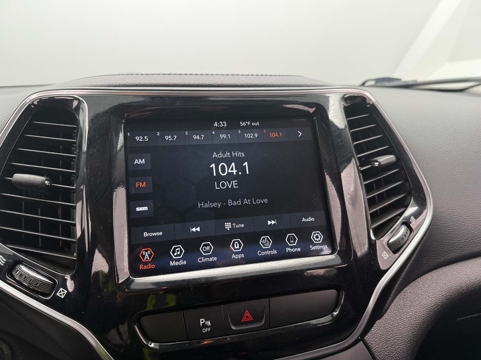 Thumbnail: 2019 Jeep Cherokee - 3