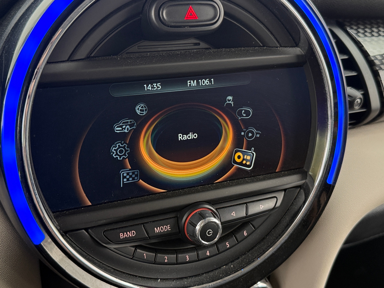 Thumbnail: 2015 MINI Cooper Hardtop - 3